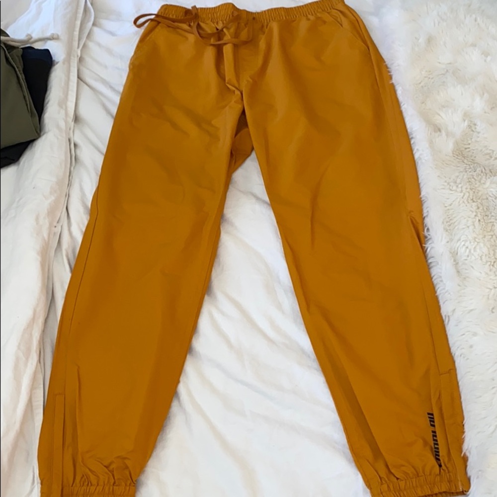 Lightweight joggers
